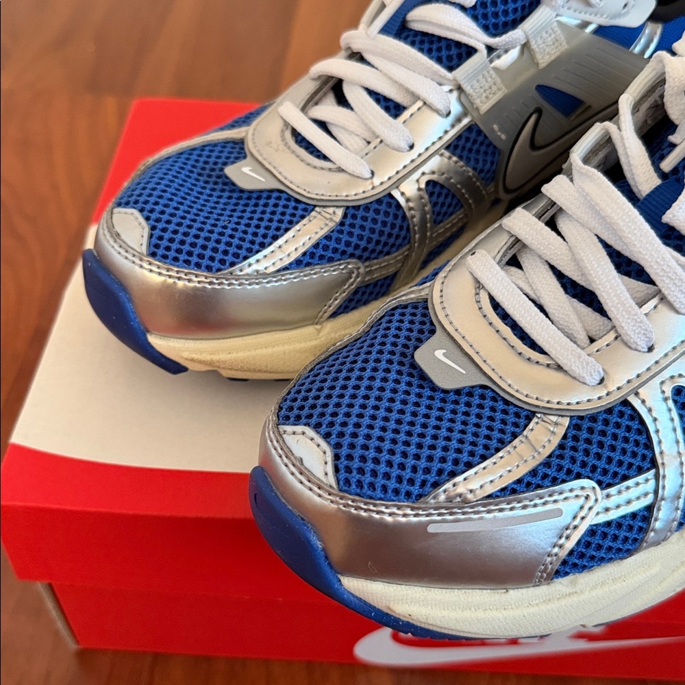 Unisex Nike V2K RUN Sneakers. Size US W8/M6.5 - Picture 5 of 12